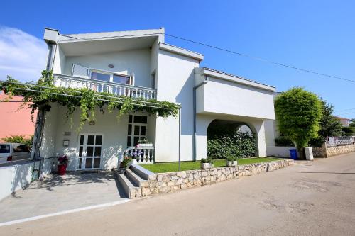 Entrance, Apartments Ines in Murter