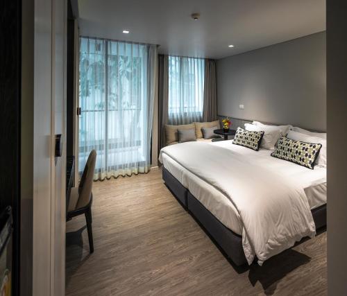 room detail thumbnail 0