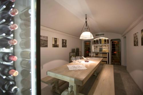 Erosantorini Luxury Private Estate & Suites – Fira, NM
