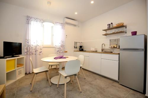 Kitchen, Apartments Ines in Murter