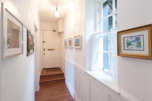 Dean Village Cottage - image 2