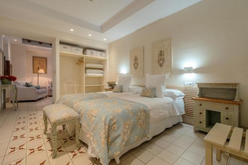 ApartaSuites Alberca Deluxe - image 4