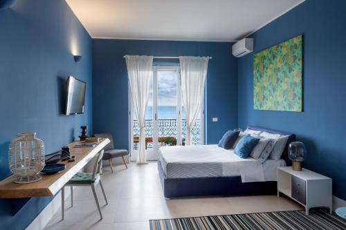 2 twin beds, 1 sofa bed