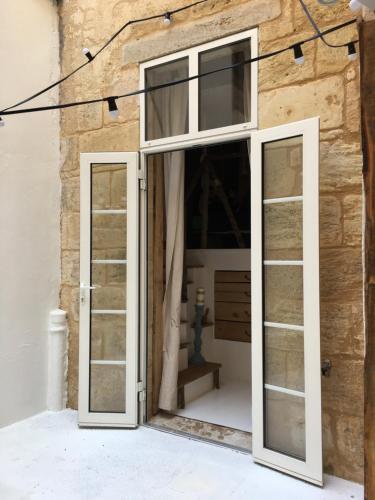 Mirmont Greek Style