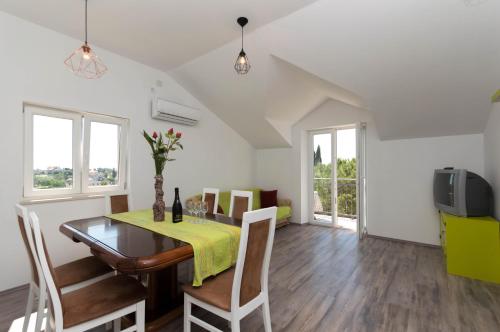  Lovely apartment for 8 person in Sumartin