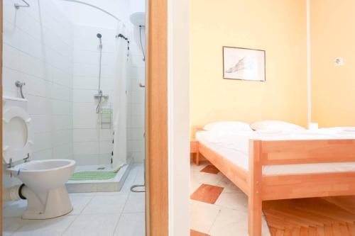 Pigeon Square Rooms - image 11