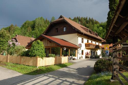 Gasthof Martinihof - Accommodation - Latschach ober dem Faakersee