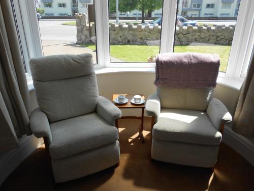 Between the Bays exclusively for Adults - main image