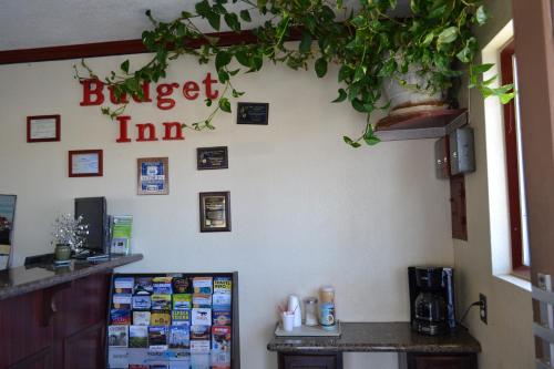 Budget Inn - image 8