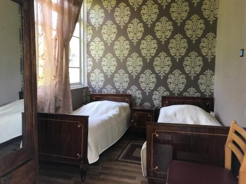 2 twin beds