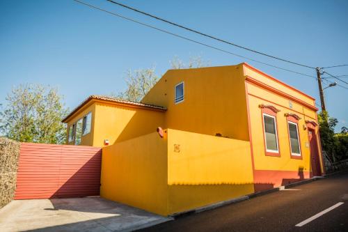 A Casa Amarela, Capelas
