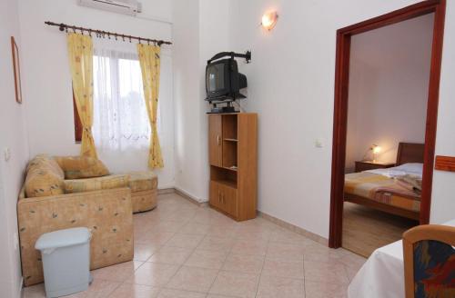 Apartments with a swimming pool Baska Krk - 5354 - image 7