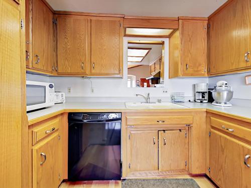1773 Spencer Street Home - image 3