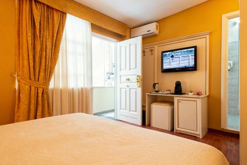 Canova Rooms in Spanish Steps - image 10