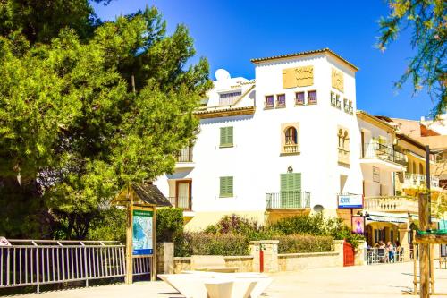  Apartamentos Torre Playa, Pension in Port de Pollença