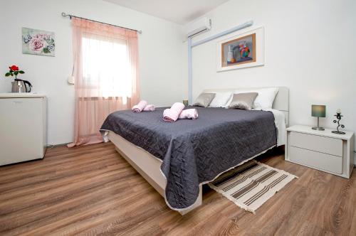 1 queen bed