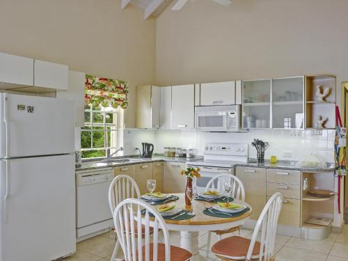 Kjøkken, Carib Edge, AC beach penthouse in Speightstown