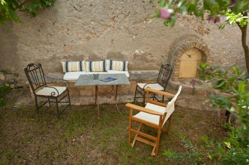  Captain Elias' Guest House in Galaxidi