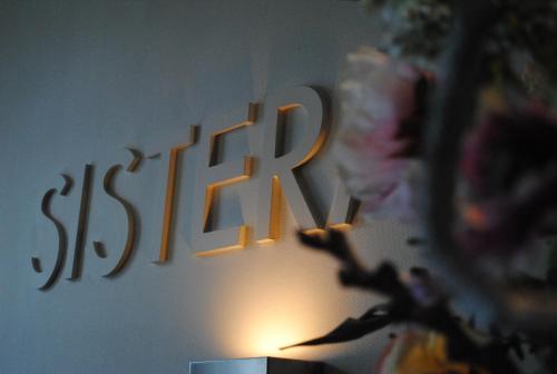 Hotel Central - image 12