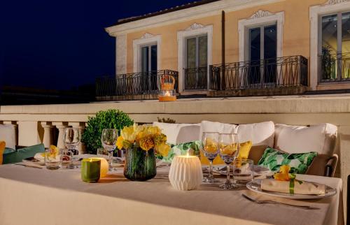 Singer Palace Hotel - image 12