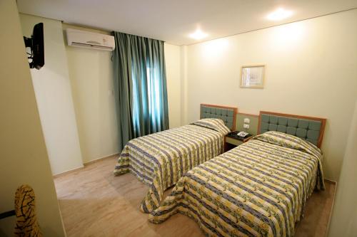 Standard Twin Room image 1