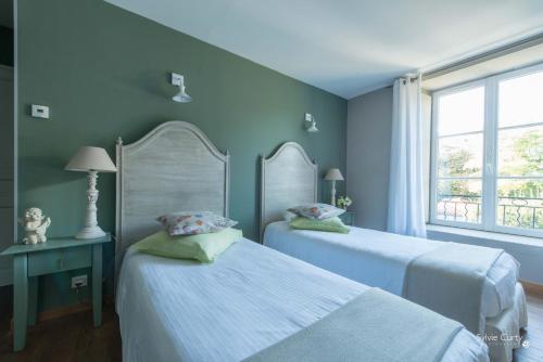 Entre Hotes - image 13