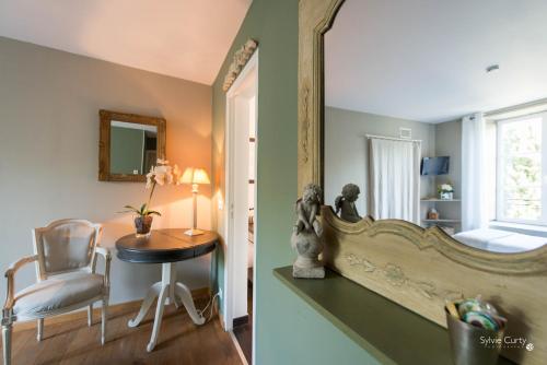 Entre Hotes - image 12