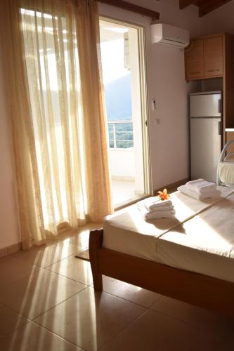 2 bedrooms, 4 beds