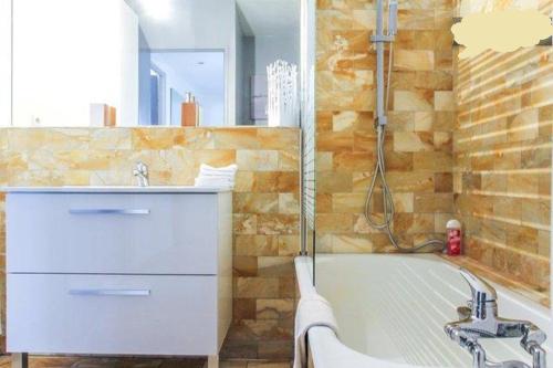 Appartement 3 pièces tout confort au centre de Nice - image 8