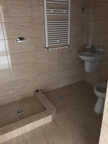 Hotel Adial – Adjud, IL