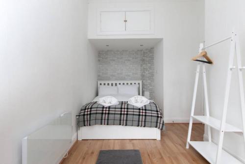 Studio Flat In Canonmills, Edinburgh, Edinburgh and the Lothians