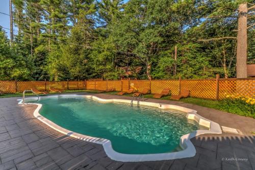 泳池, 木蘭溪畔度假屋 (Magnolia Streamside Resort) in 卡纳登西斯