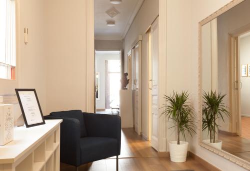 Superior Three-Bedroom Apartment image 9