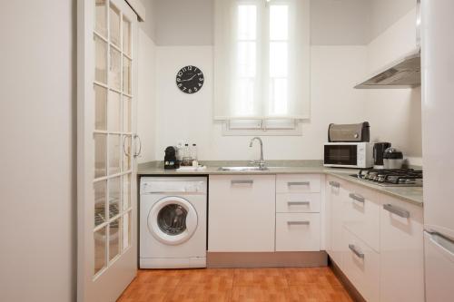 Superior Three-Bedroom Apartment image 3