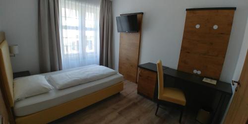 ZUM ZIEL Hotel & Restaurant Grenzach-Wyhlen bei Basel 673m von Grenzach-Wyhlen entfernt