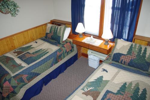 Crandell Mountain Lodge Located in Waterton Lakes National Park, Crandell Mountain Lodge is a perfect starting point from which to explore Waterton Lakes National Park (AB). The hotel offers a high standard of service and am