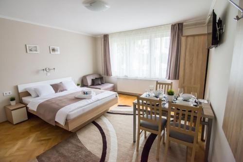  Partner Apartmanház, Pension in Eger