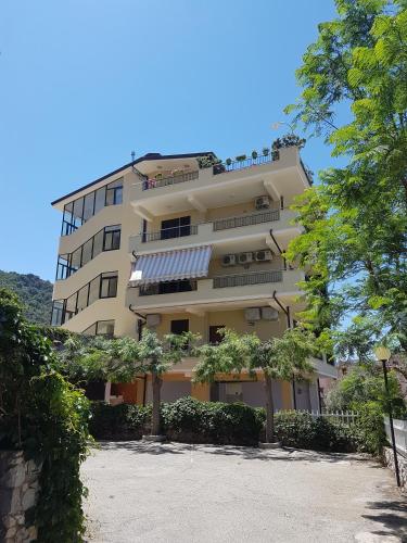 Case Eoliane, Salina