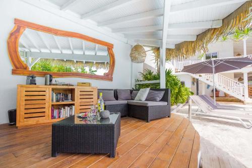 Exterior view, Carre Royal in Bas Vent