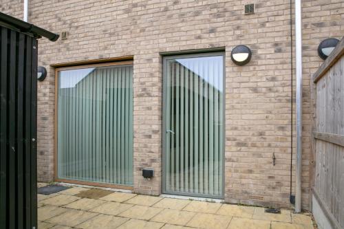 Addenbrookes Townhouse with Free Parking - 5 mins walk to Trumpington & Papworth Hospitals & Sleeps 6 - image 14