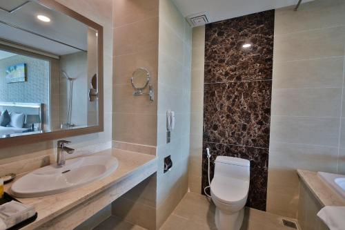 Muong Thanh Luxury Ca Mau Hotel Room Type - Deluxe Double Room