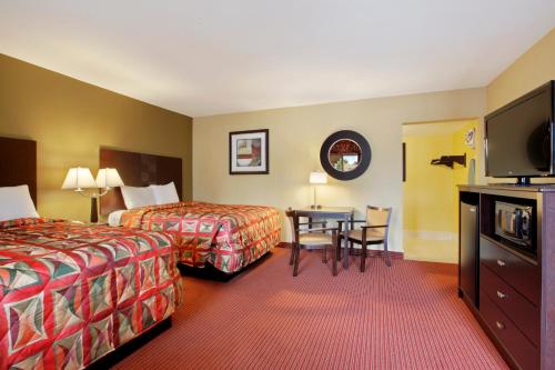 Super 8 By Wyndham Phoenix Downtown - image 7