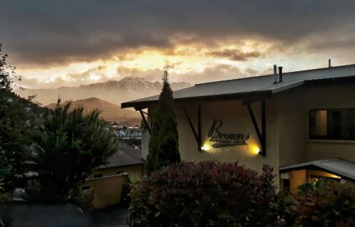 Browns Boutique Hotel – Queenstown, CA