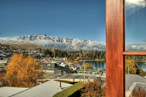 Browns Boutique Hotel – Queenstown, CA