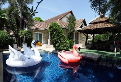 Green Residence Pattaya 4 Bedrooms Pool Villa Green Residence Pattaya 4 Bedrooms Pool Villa