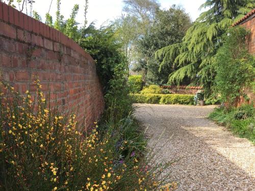 Ivy House Barn Sleaford - image 13