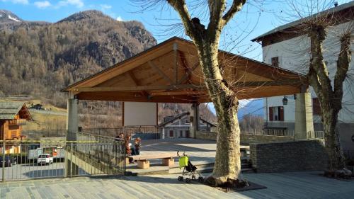 La Finestra sul Pizzo Scalino Grazioso monolocale a pochi passi dal centro cittadino in 基耶薩伊恩瓦爾馬倫科