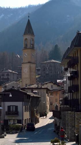 La Finestra sul Pizzo Scalino Grazioso monolocale a pochi passi dal centro cittadino in 基耶薩伊恩瓦爾馬倫科
