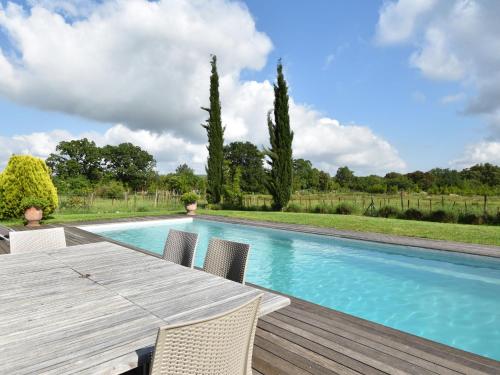 Spectacular Villa in Viols En Laval with Swimming Pool - Accommodation - Roussières