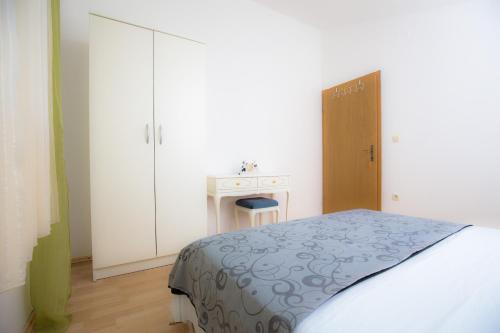 Apartment Family - image 2